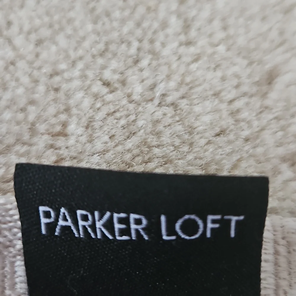 NWOT Cream Embroidered Hand Towels (2)